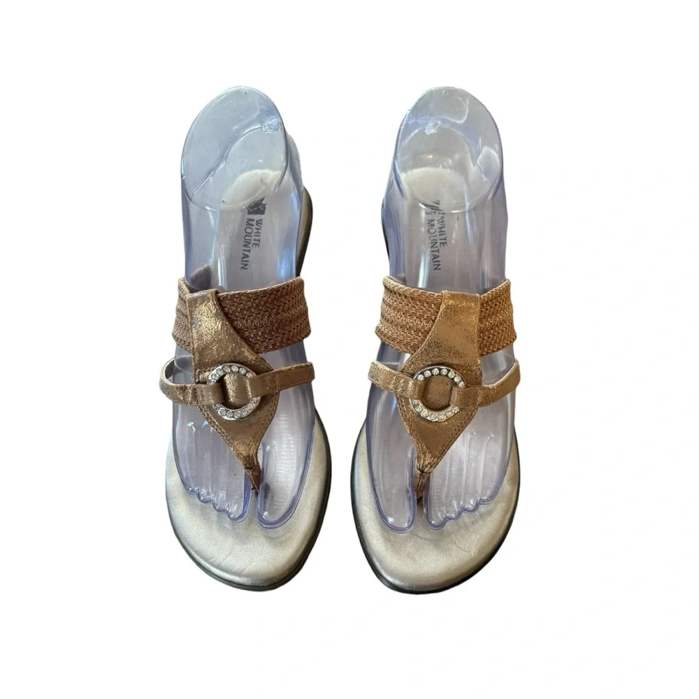 *Women’s White Mountain Size 6.5 Tan “Ripple” Fabric Upper Thong Wedge Sandals